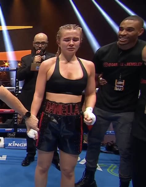 boxer flashes after win reddit|Kingpyn Boxing video: Daniella Hemsley flashes fans。